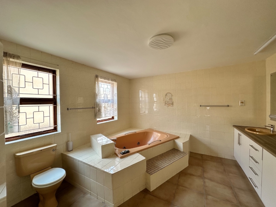 5 Bedroom Property for Sale in Bayview Western Cape